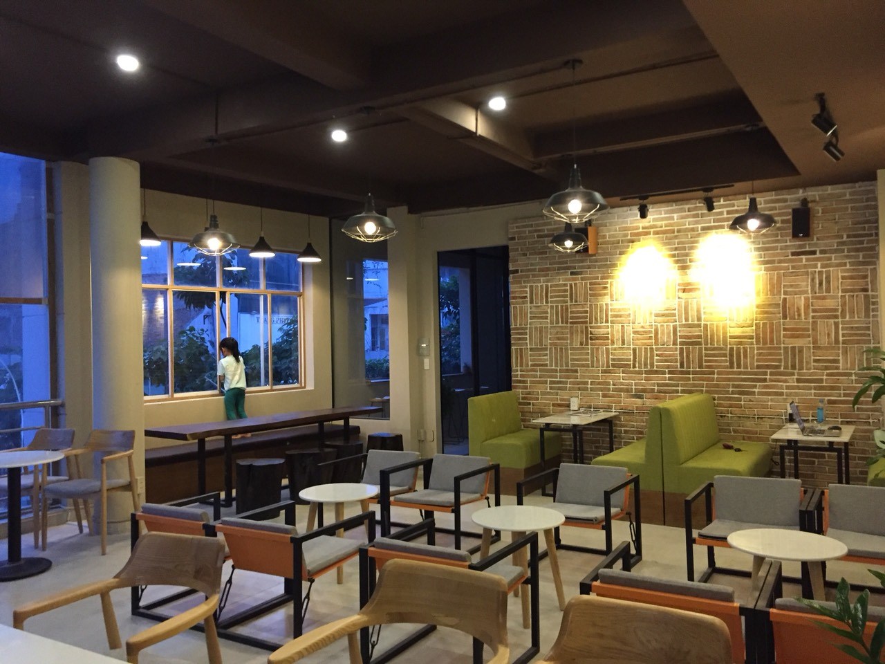 CHo thuê Mặt bằng MTĐ  Hồng Hà + Hẻm 15m thông qua Bạch Đằng.Q Tân Bình